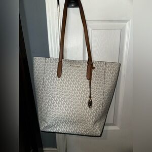 NWOT Michael Kors Sinclair Large Tote Bag Vanilla/Acorn